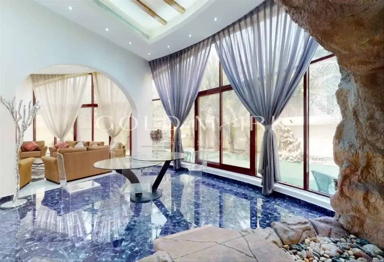 Vacant  Now  |  Furnished  |  View  Today