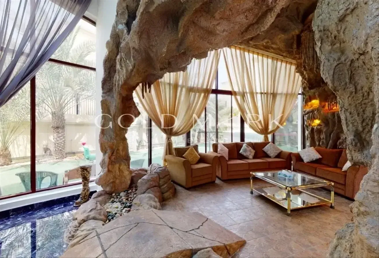 Vacant  Now  |  Furnished  |  View  Today