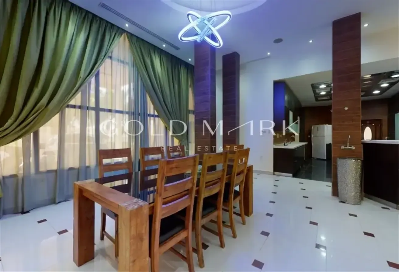 Vacant  Now  |  Furnished  |  View  Today
