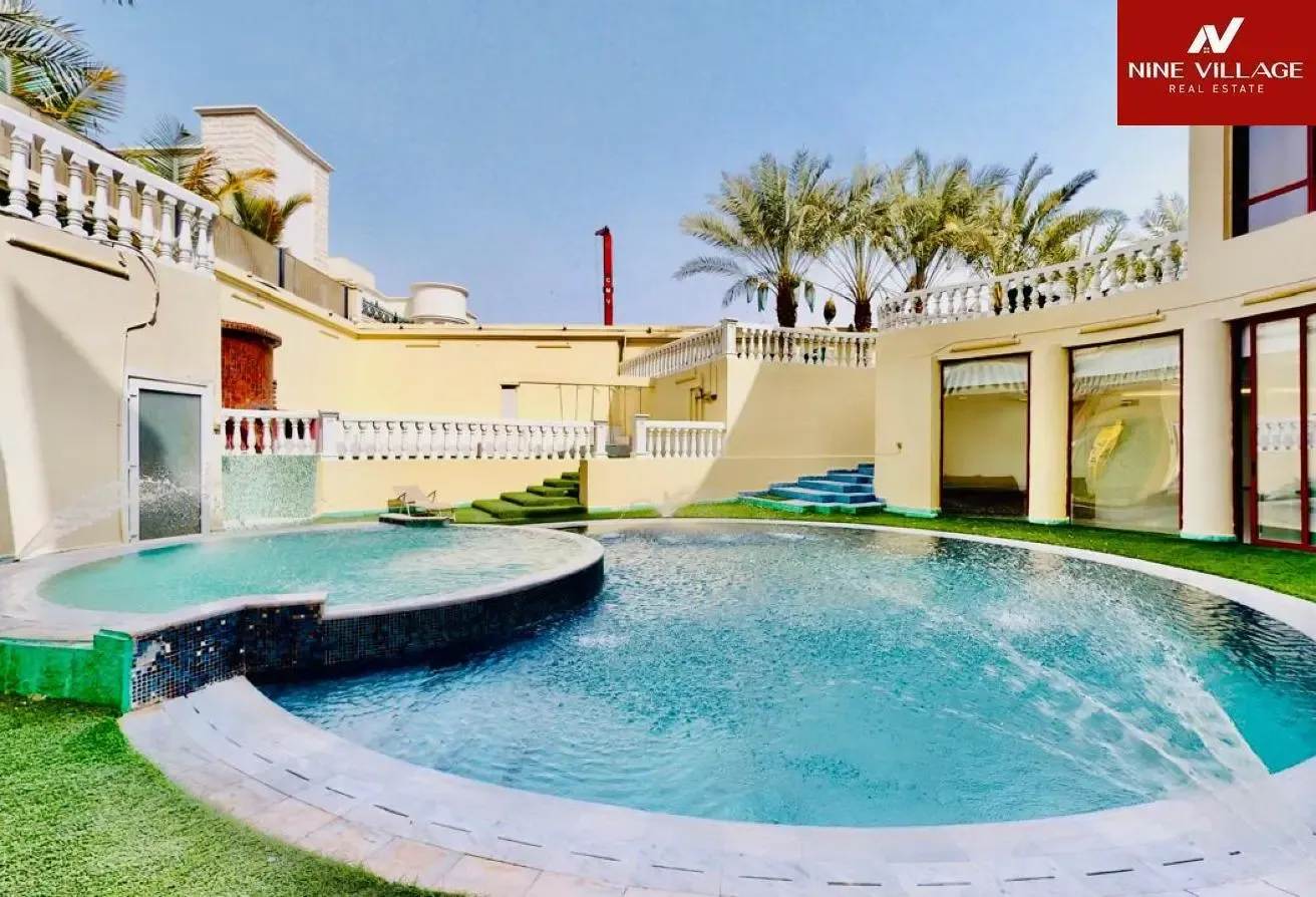 Luxury Mansion With Private Pool overlooking Lake