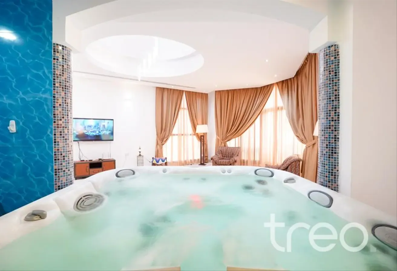 8 bed Mansion | Luxury | Cinema | Pool