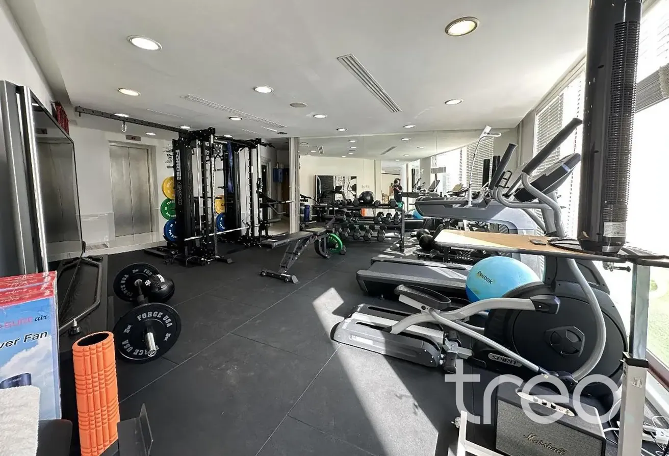 8 bed Mansion | Luxury | Cinema | Pool