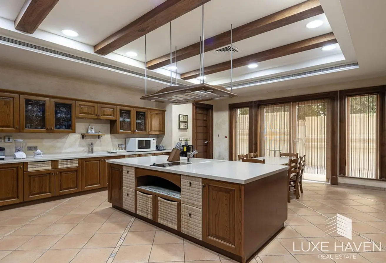 Exquisite Villa | 7 Beds | Modern Interior