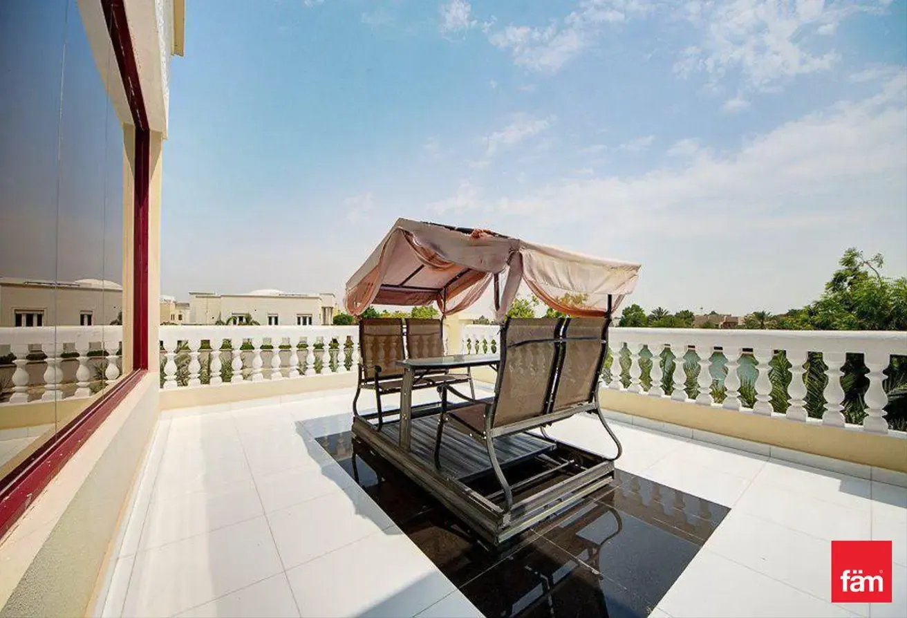 Beautiful 8 B/R Villa In Emirates Hills!!