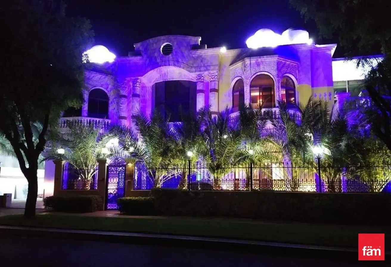 Beautiful 8 B/R Villa In Emirates Hills!!