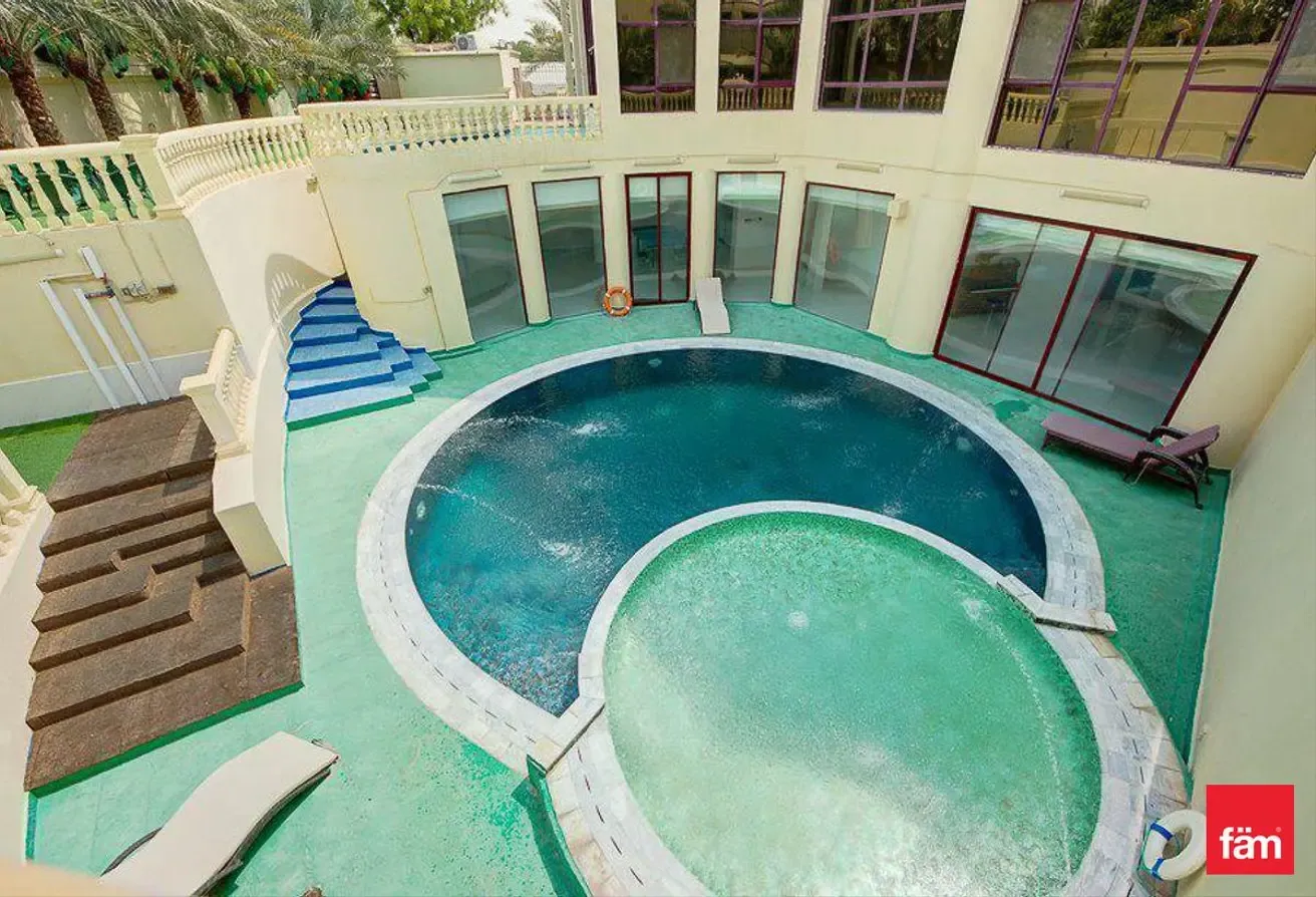 Beautiful 8 B/R Villa In Emirates Hills!!