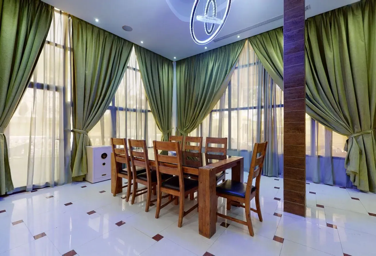 Lake-Facing Villa in Emirates Hills | 8+ Bedrooms