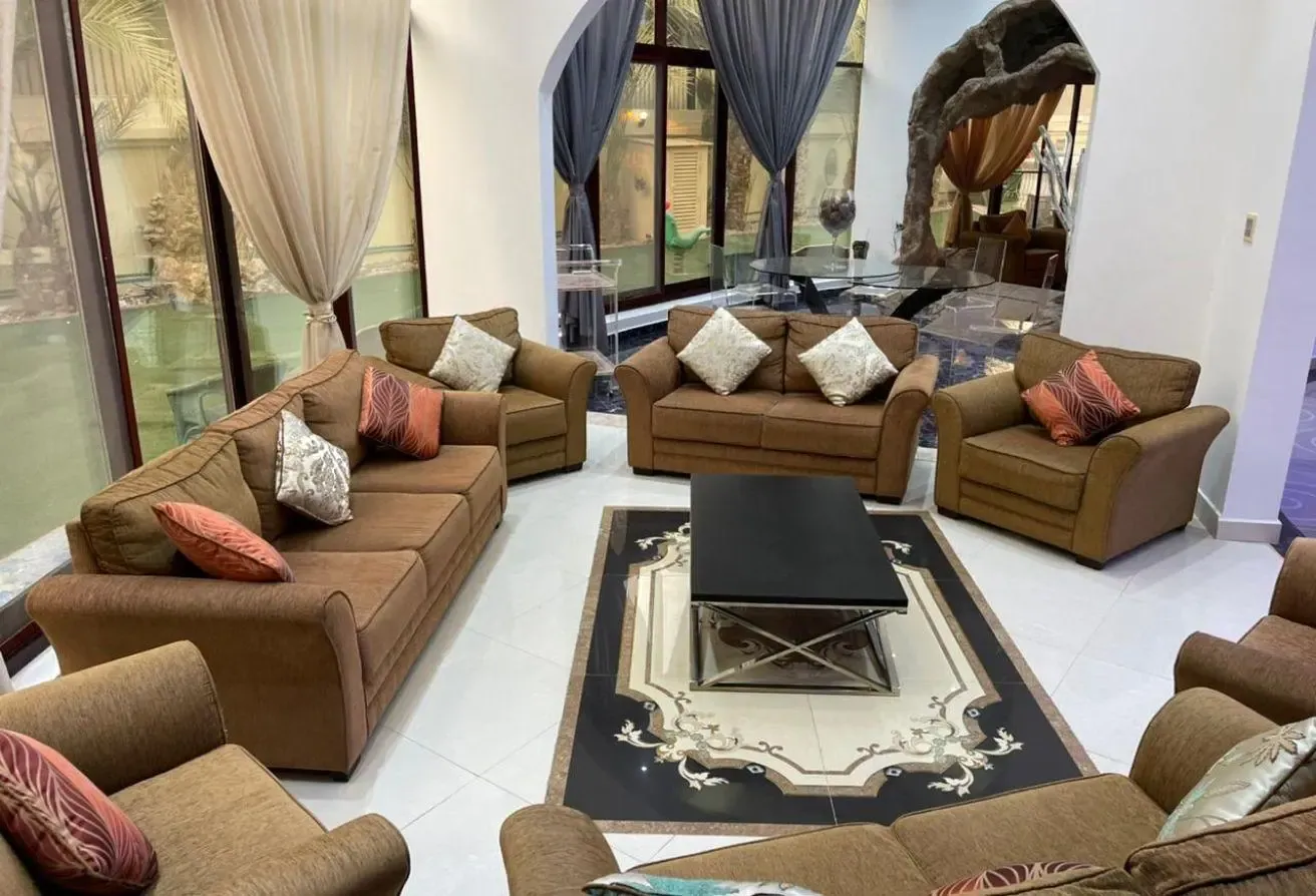 Lake-Facing Villa in Emirates Hills | 8+ Bedrooms