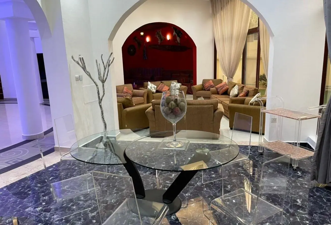 Lake-Facing Villa in Emirates Hills | 8+ Bedrooms