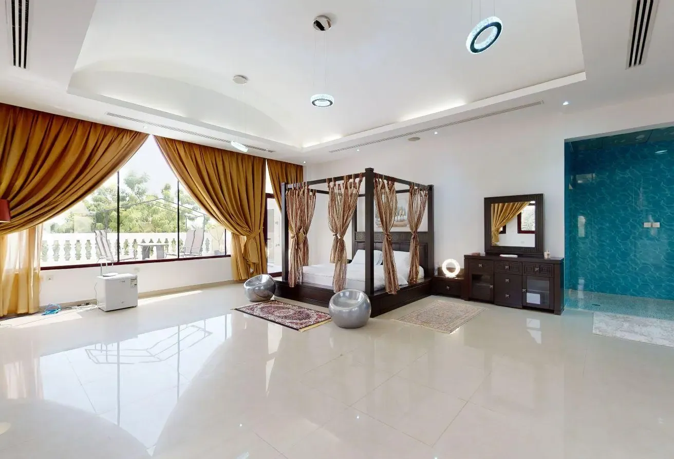 Lake-Facing Villa in Emirates Hills | 8+ Bedrooms