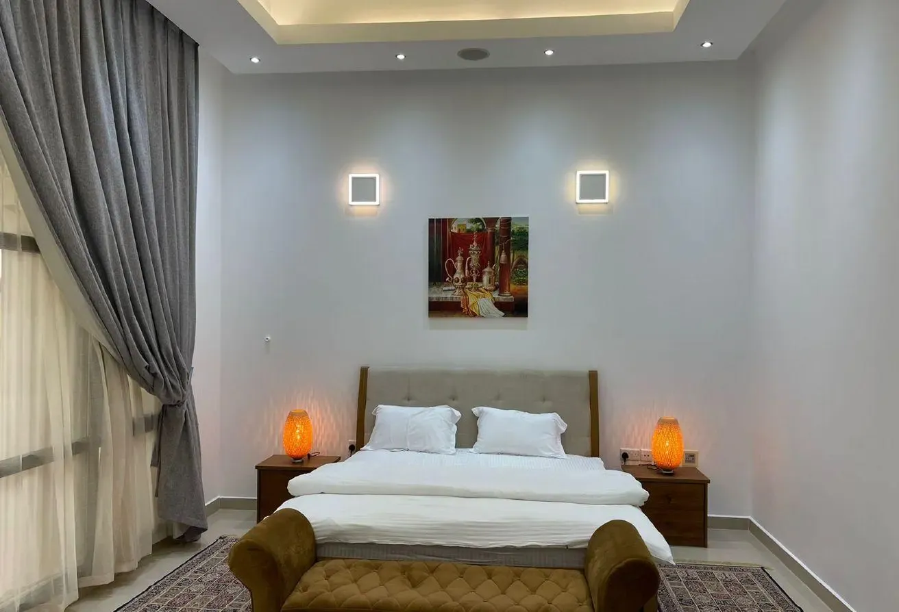 Lake-Facing Villa in Emirates Hills | 8+ Bedrooms