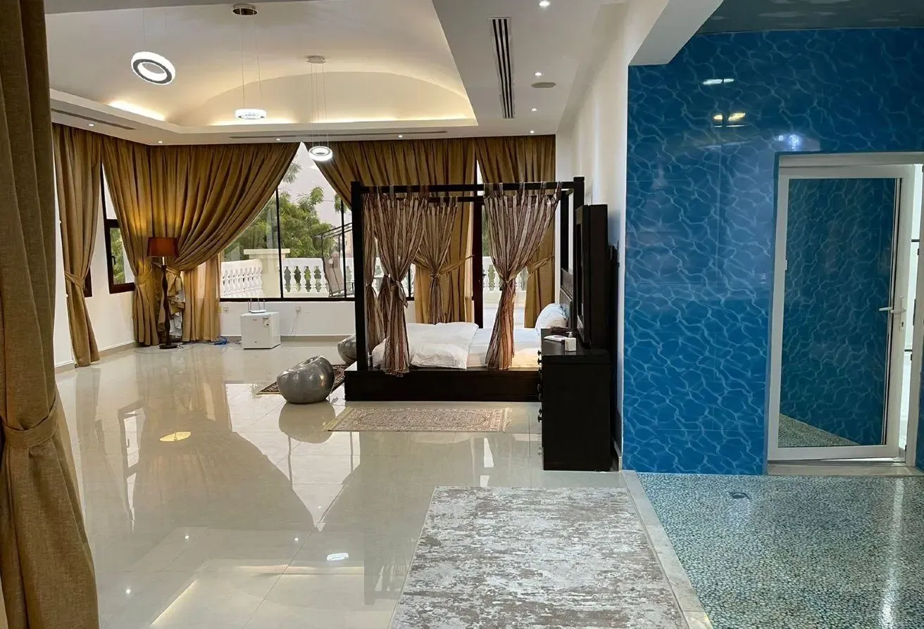 Lake-Facing Villa in Emirates Hills | 8+ Bedrooms