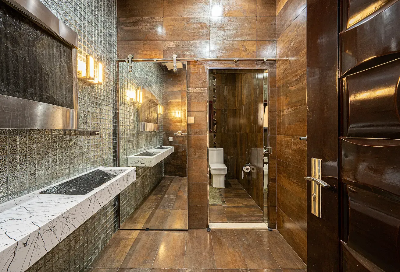 Lake Facing | Private Elevator | Private Pool |