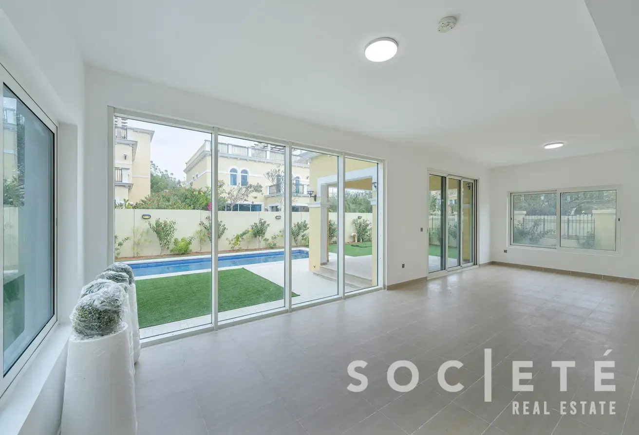Corner Villa| Stunning Private Pool |New in Market