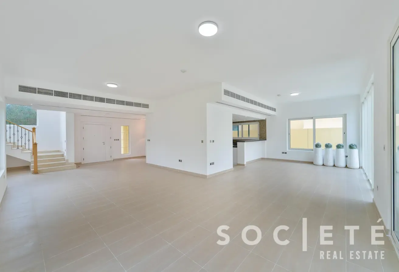 Corner Villa| Stunning Private Pool |New in Market