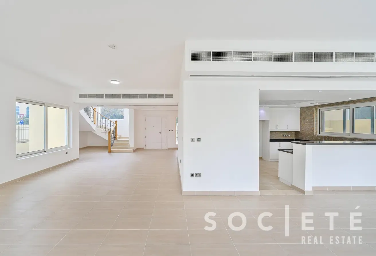 Corner Villa| Stunning Private Pool |New in Market