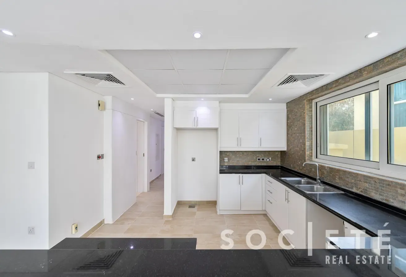 Corner Villa| Stunning Private Pool |New in Market