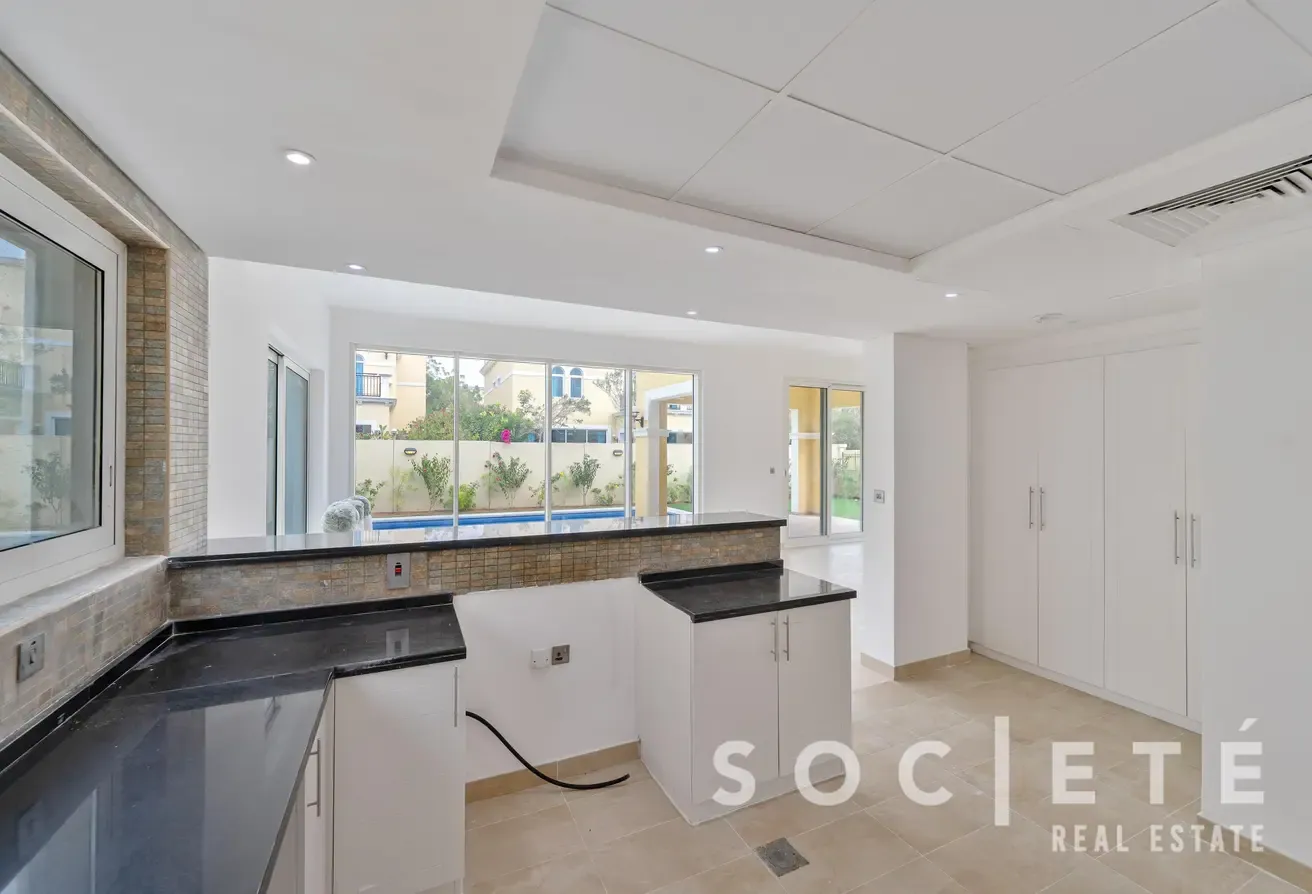 Corner Villa| Stunning Private Pool |New in Market