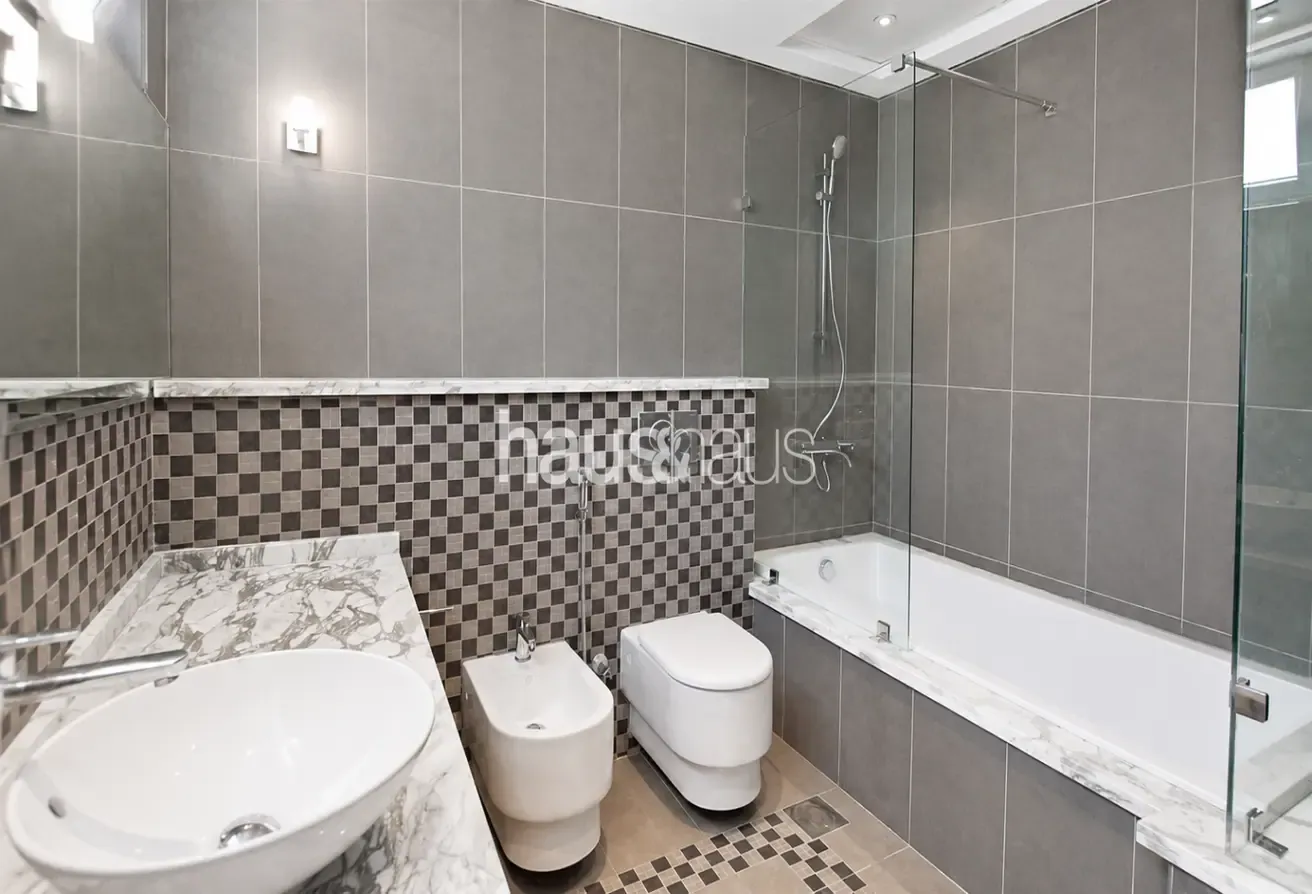 D9 | Well Maintained | Non Road/ Cables | Central