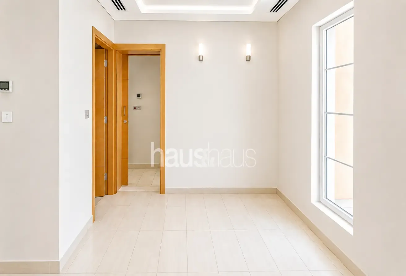 D9 | Well Maintained | Non Road/ Cables | Central