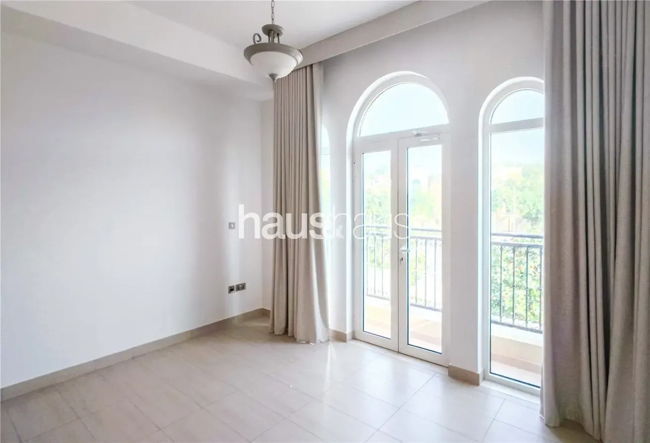 D9 | Well Maintained | Non Road/ Cables | Central