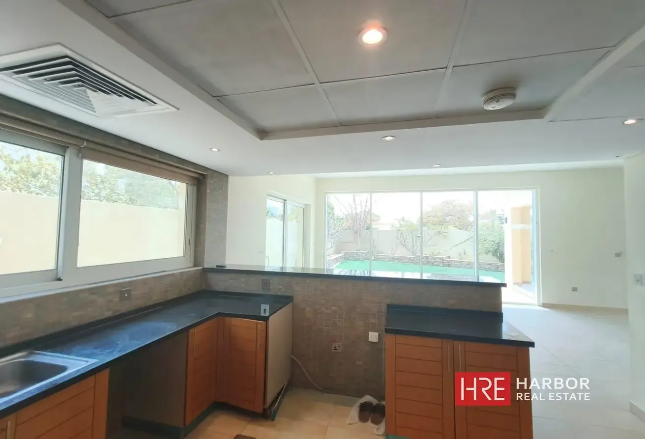 4BR Corner Villa | G+1 | Expansive Garden