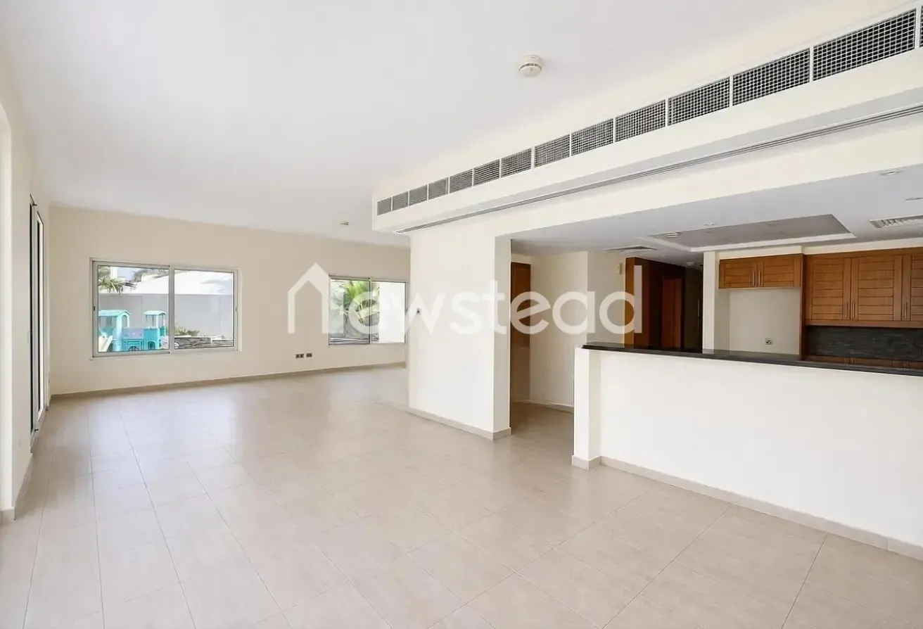 Single Row | Vacant Now | Massive Plot