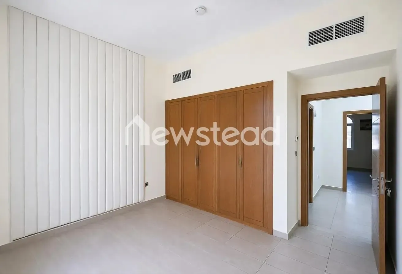 Single Row | Vacant Now | Massive Plot