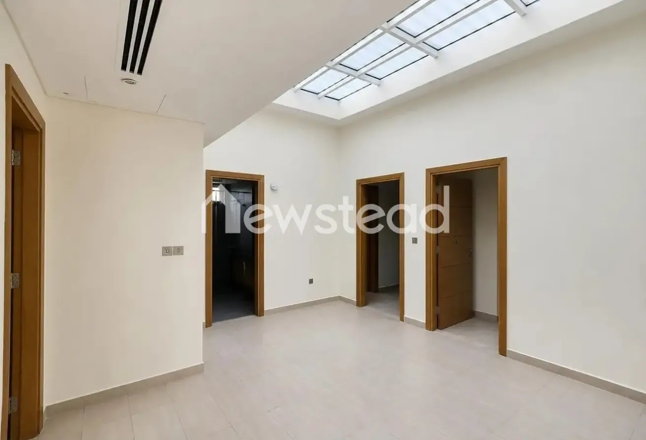 Single Row | Vacant Now | Massive Plot