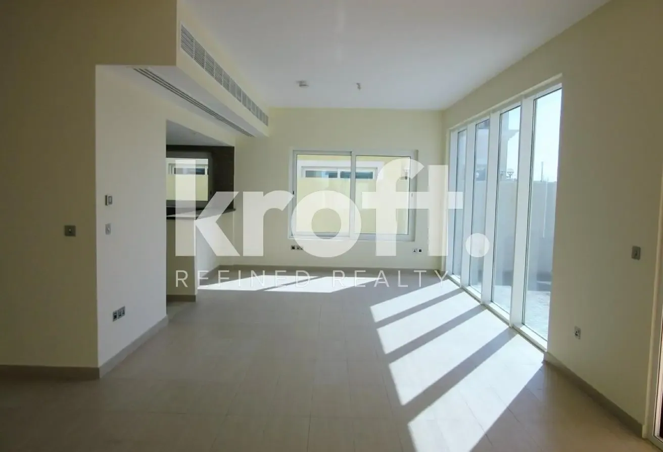 Vacant | Single Row | Spacious Plot | Pet Friendly
