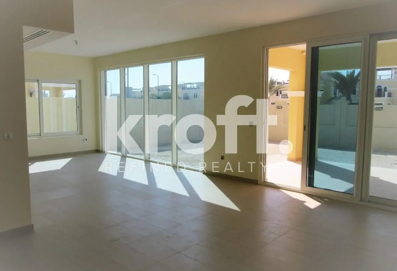 Vacant | Single Row | Spacious Plot | Pet Friendly