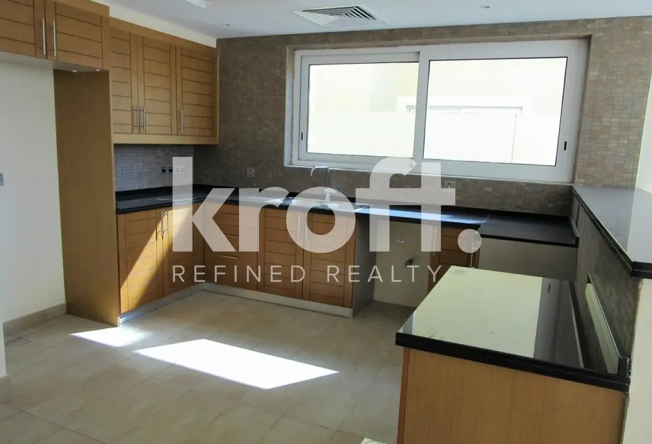 Vacant | Single Row | Spacious Plot | Pet Friendly