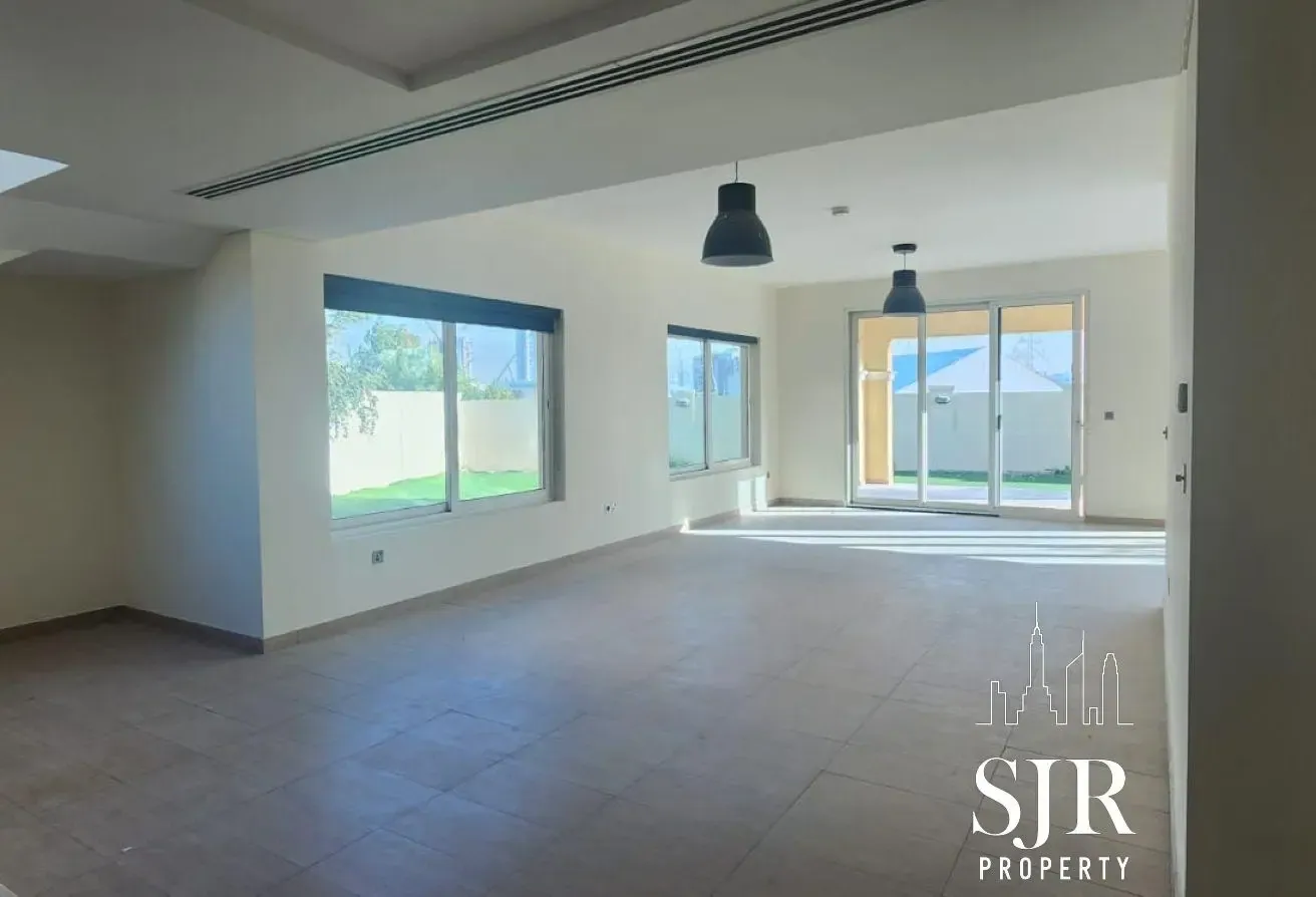 Single Row | Private location | keys in hand