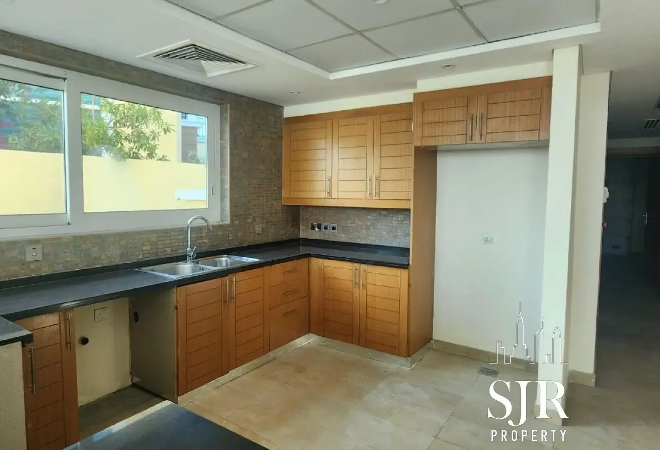 Single Row | Private location | keys in hand