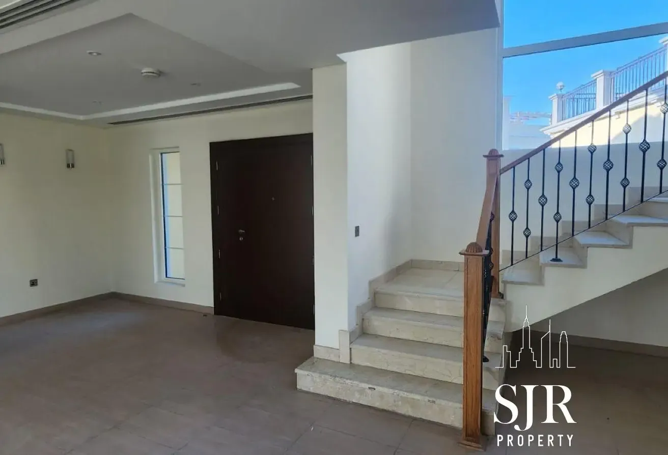 Single Row | Private location | keys in hand