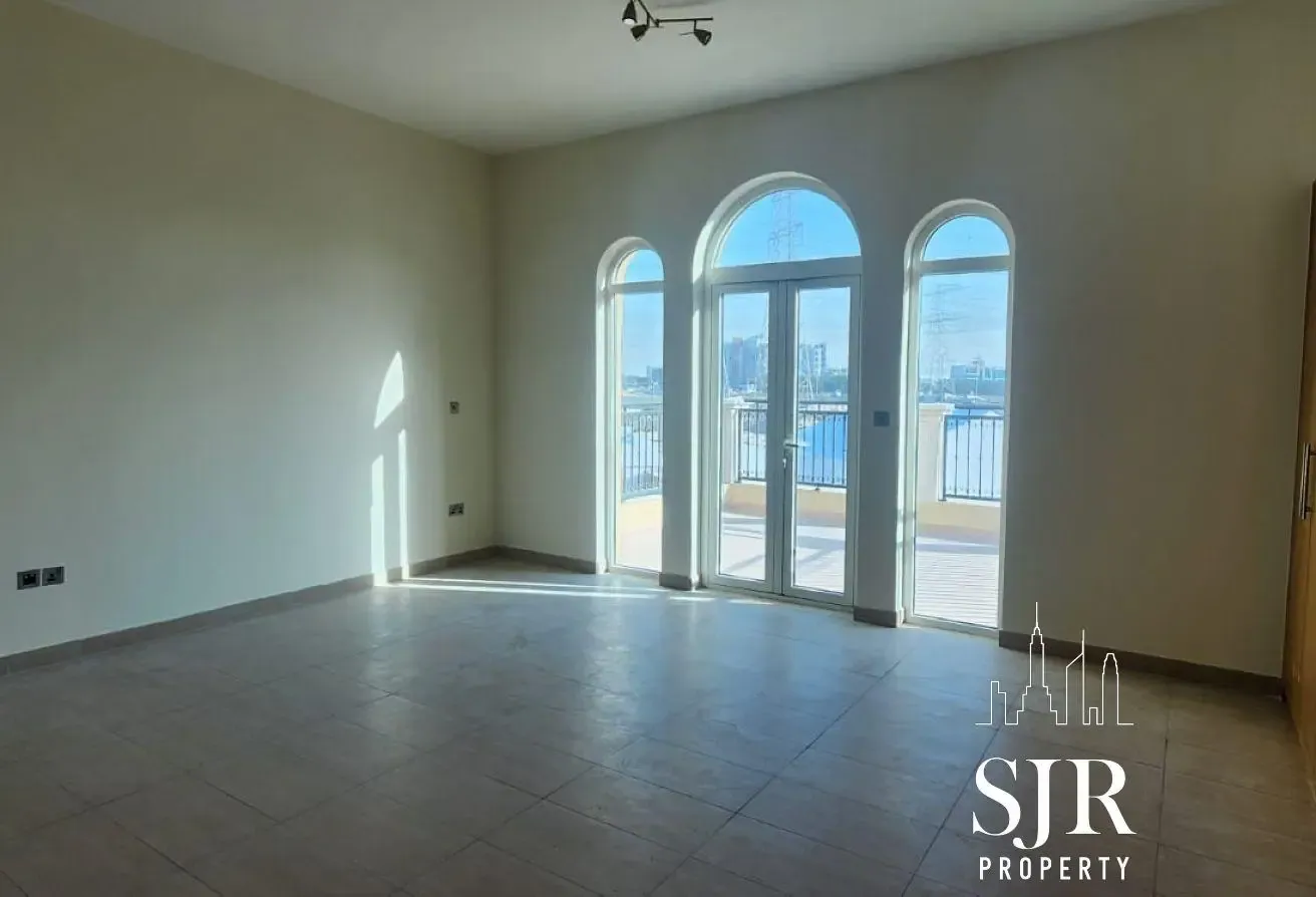 Single Row | Private location | keys in hand