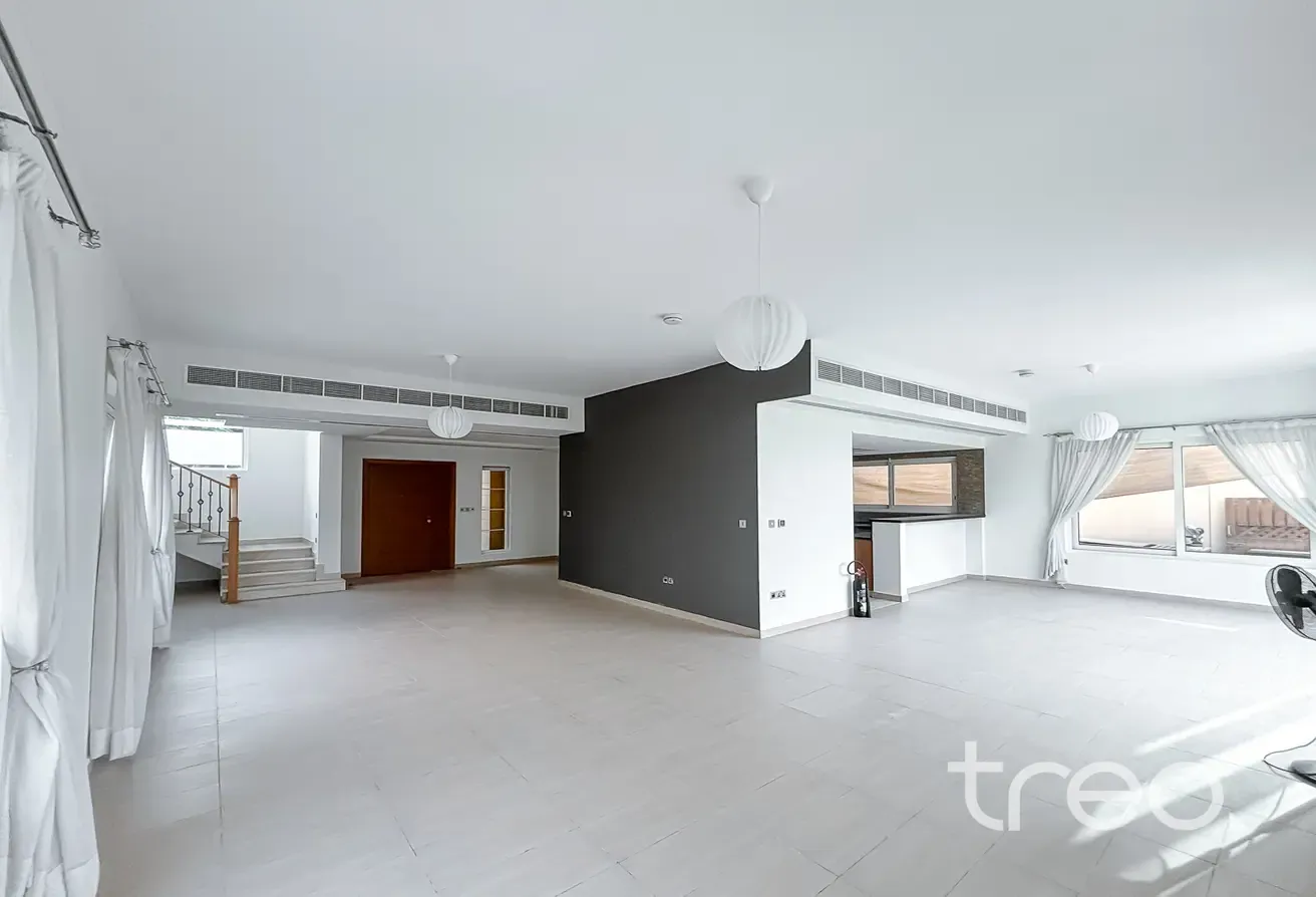Corner Plot | Private Pool | Great Location