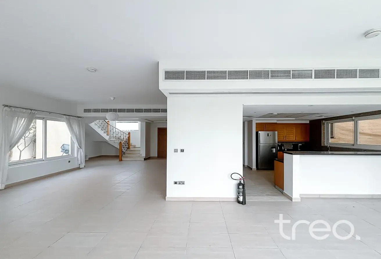Corner Plot | Private Pool | Great Location