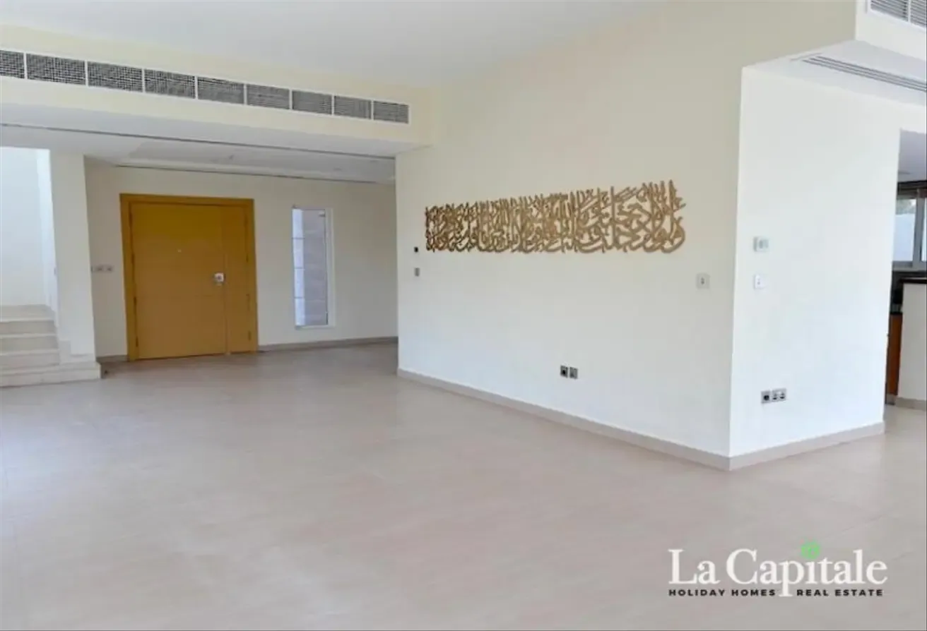 READY TO MOVE IN | HUGE LAYOUT | GREAT LOCAATION