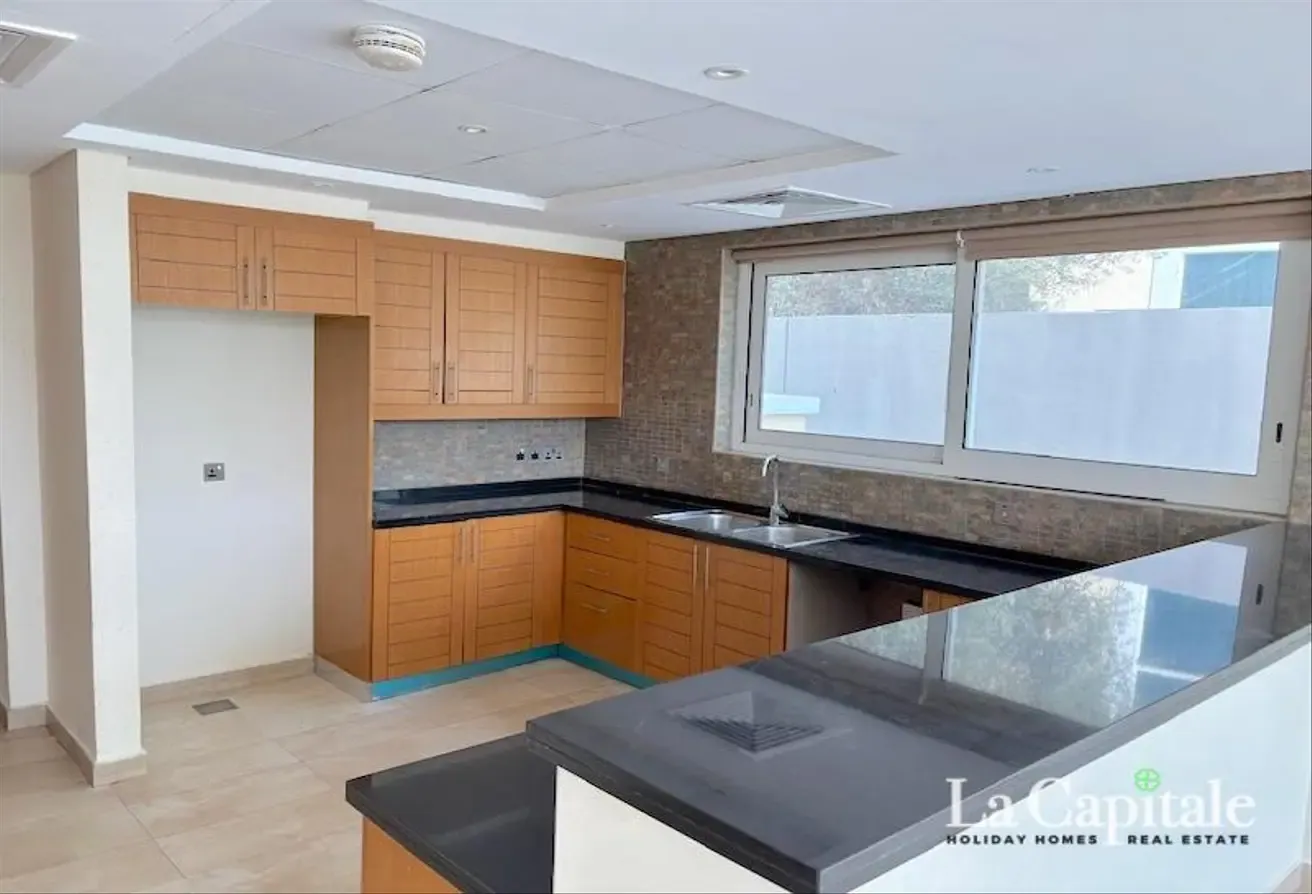 READY TO MOVE IN | HUGE LAYOUT | GREAT LOCAATION