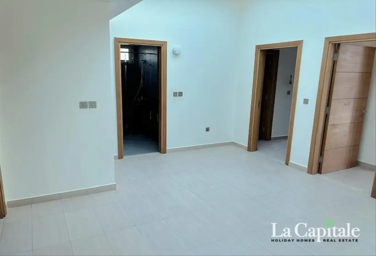 READY TO MOVE IN | HUGE LAYOUT | GREAT LOCAATION