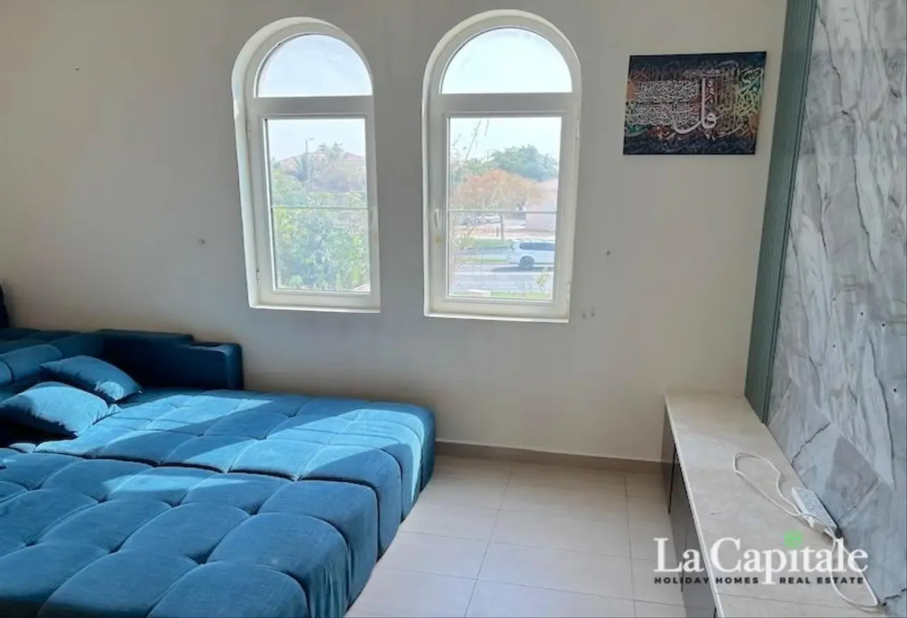 READY TO MOVE IN | HUGE LAYOUT | GREAT LOCAATION