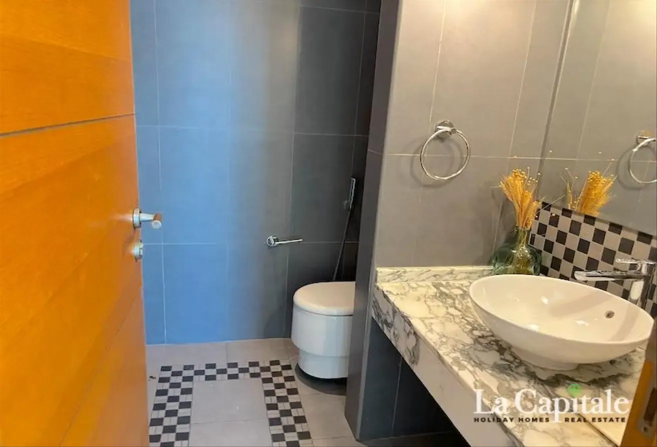 READY TO MOVE IN | HUGE LAYOUT | GREAT LOCAATION