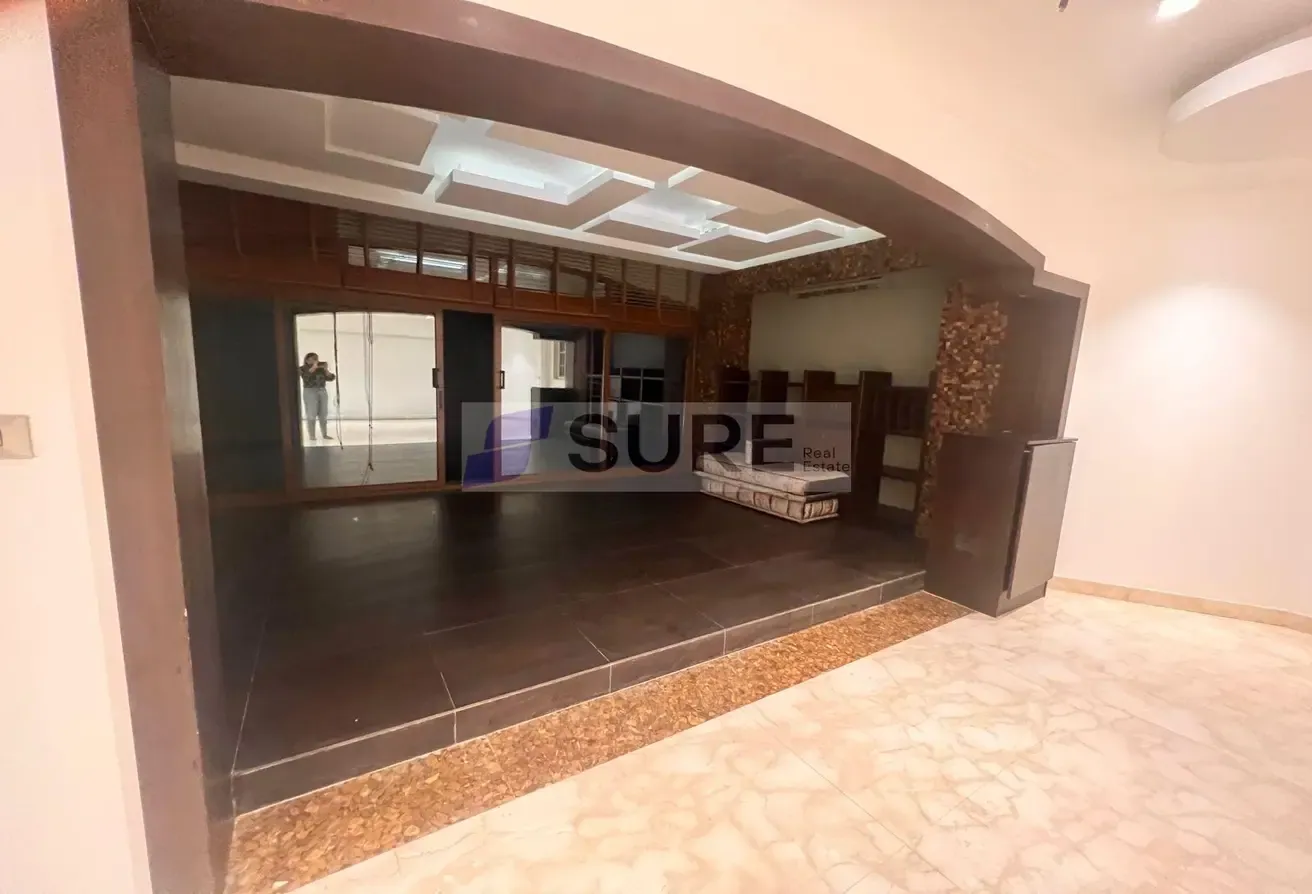 4 Bed Villa with Pool and Sauna available for Rent