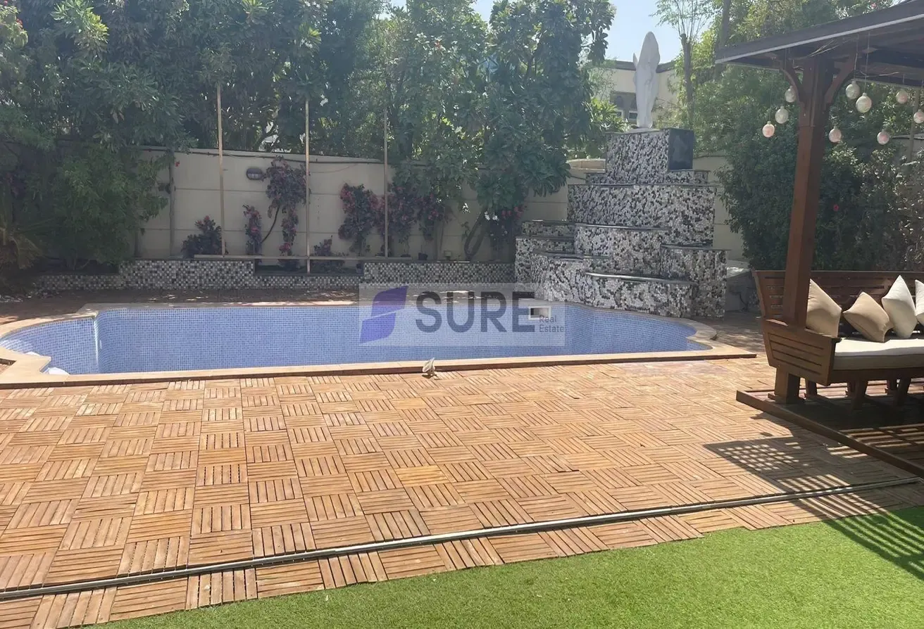4 Bed Villa with Pool and Sauna available for Rent