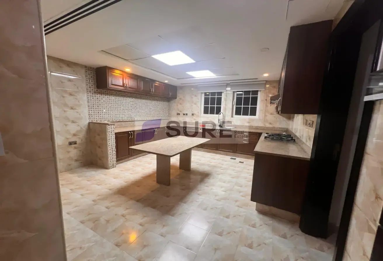 4 Bed Villa with Pool and Sauna available for Rent