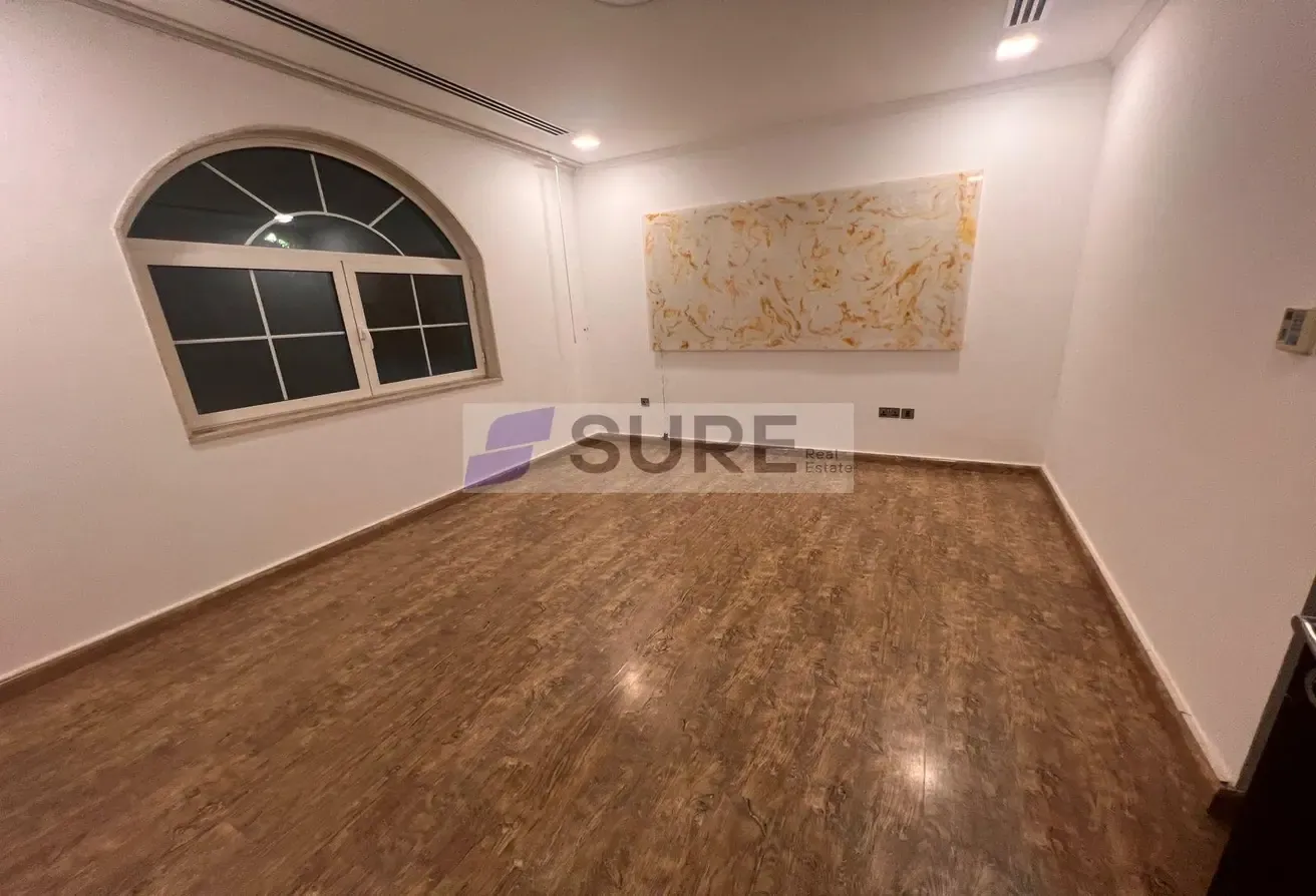 4 Bed Villa with Pool and Sauna available for Rent