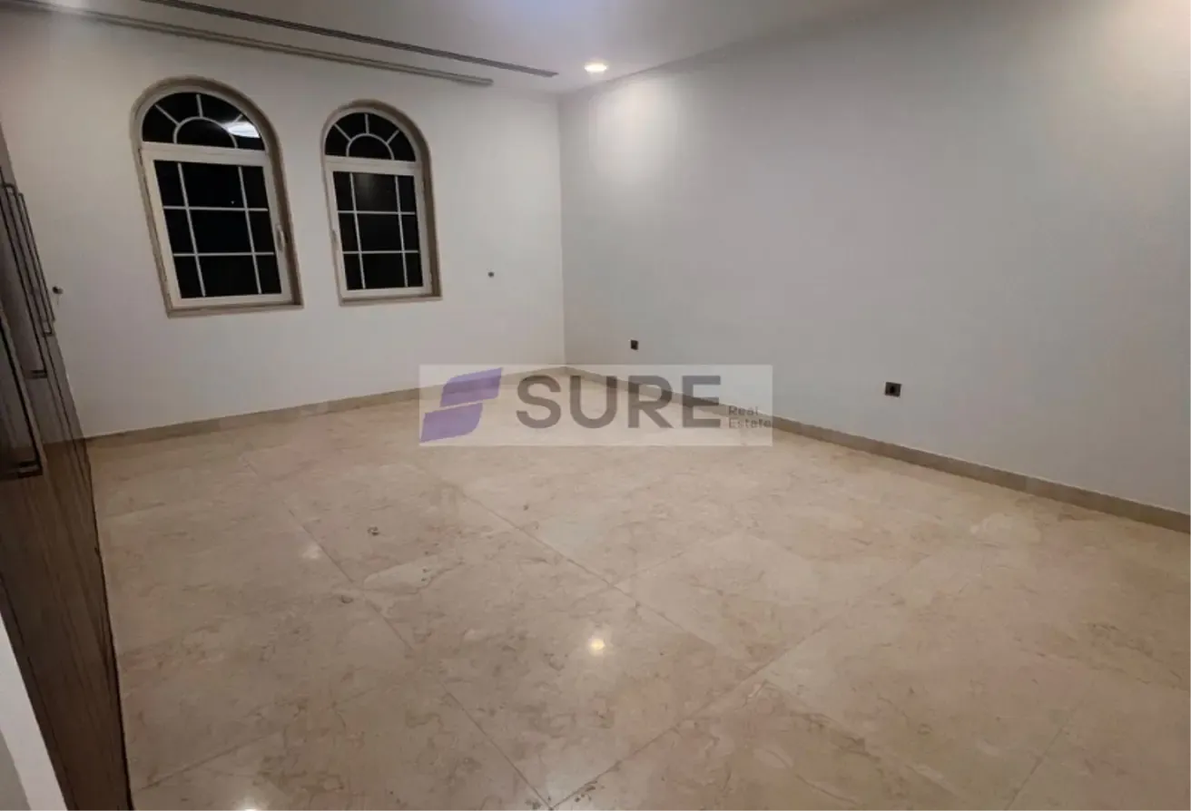 4 Bed Villa with Pool and Sauna available for Rent