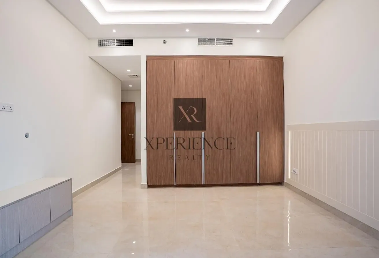FULLY UPGRADED | MARINA VIEW | SPACIOUS LAYOUT