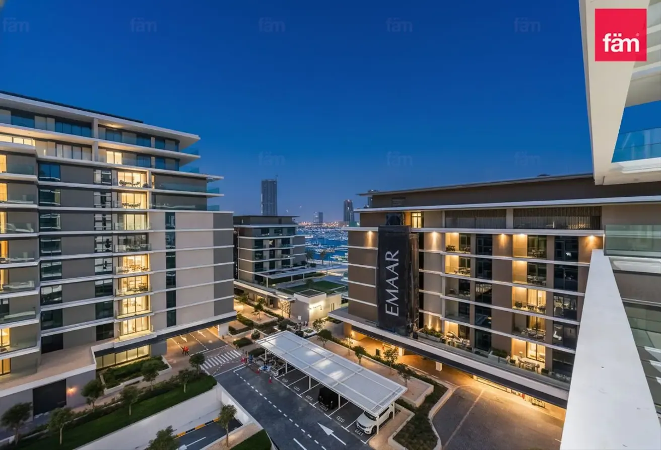 Vacant | Luxury | Hot Deal | Iconic Waterfront